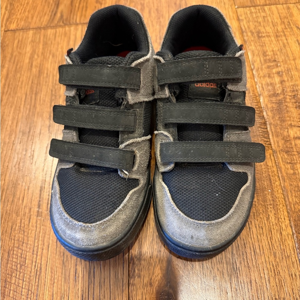 Kids Five Ten Mountain bike shoes, size 4